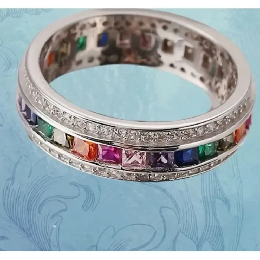 ❤️ New ring with band of colored crystals & rhinestones size 7 ❤️